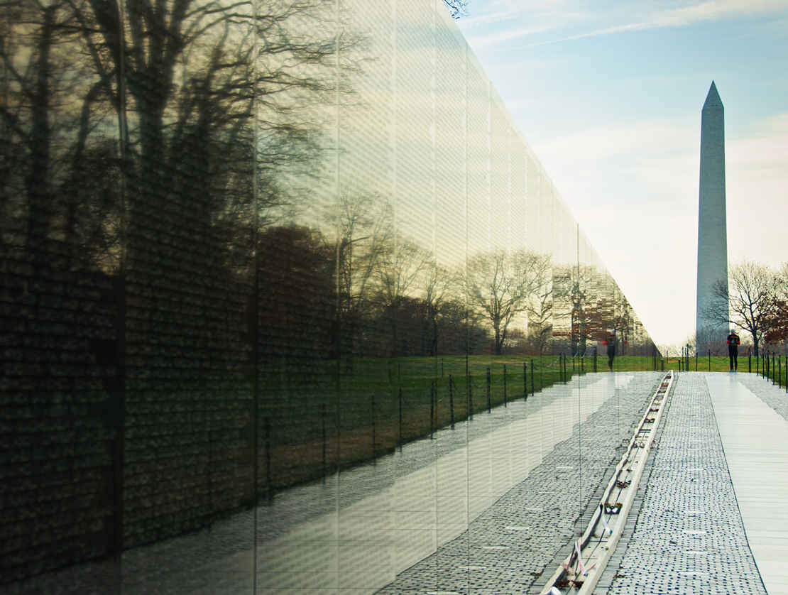 a-photo-of-a-silhouette-of-a-group-of-in_Xk9WgTw0TsWMEiQu0LA47g_WOyyCNt2Q4ycWWAr9X9VEA 1